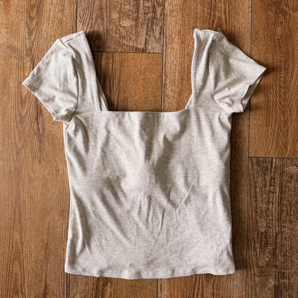 Vuori Light Gray Ribbed Top
